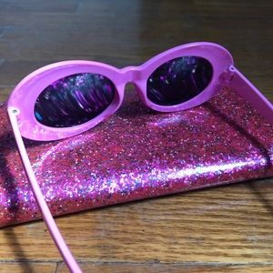 ‼️ SOLD ‼️ Retro Oval sunglasses